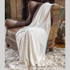 Grace & Lace Plush Luxurious Bamboo Blanket in Snow NWT